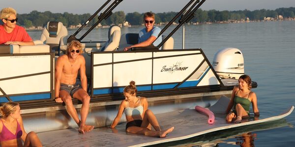How to Host a Boat Day Worth Remembering: What Actually Makes the Difference